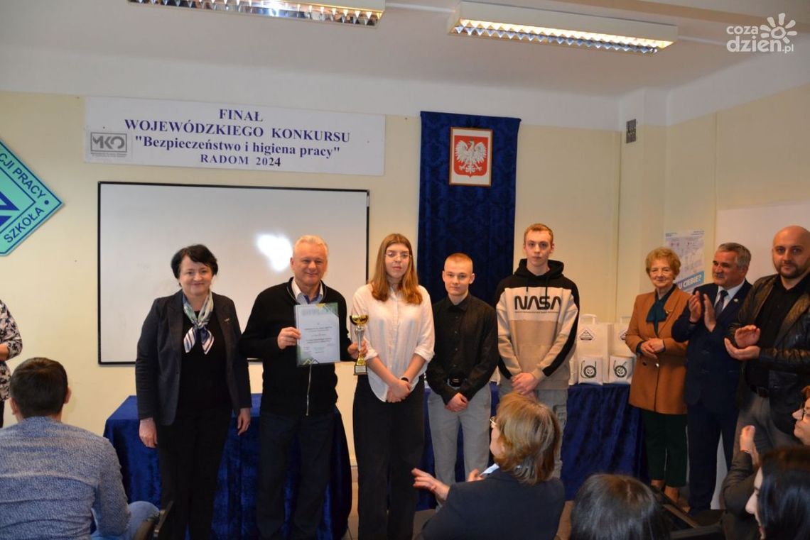 Uczniowie z ostrowieckiej "budowlanki" najlepsi w konkursie BHP Uczniowie z ostrowieckiej "budowlanki" najlepsi w konkursie BHP