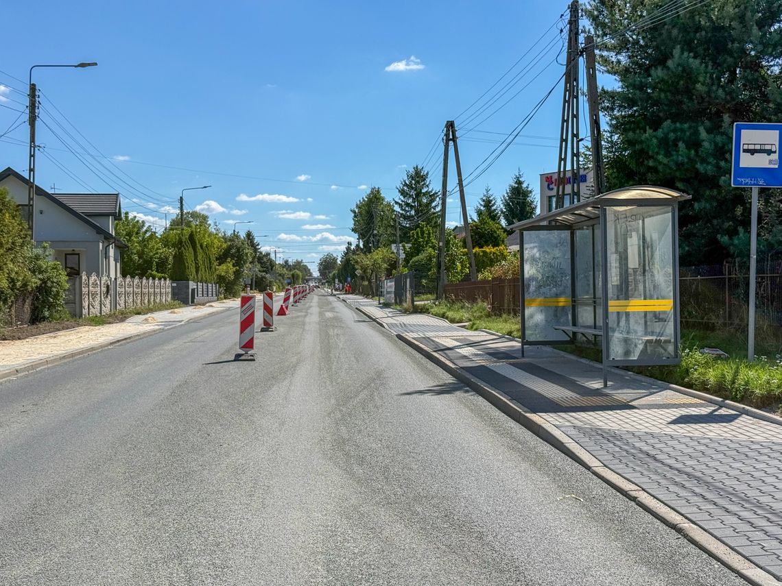 Ul. Batalionów Chłopskich po remoncie. Nowa nawierzchnia, chodniki i bezpieczniejsza infrastruktura