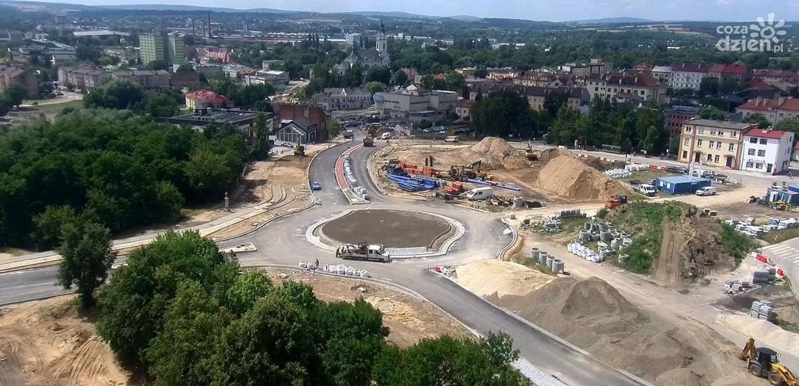 Ułatwienia drogowe po zakończeniu remontu DW nr 754 w Ostrowcu Ułatwienia drogowe po zakończeniu remontu DW nr 754 w Ostrowcu