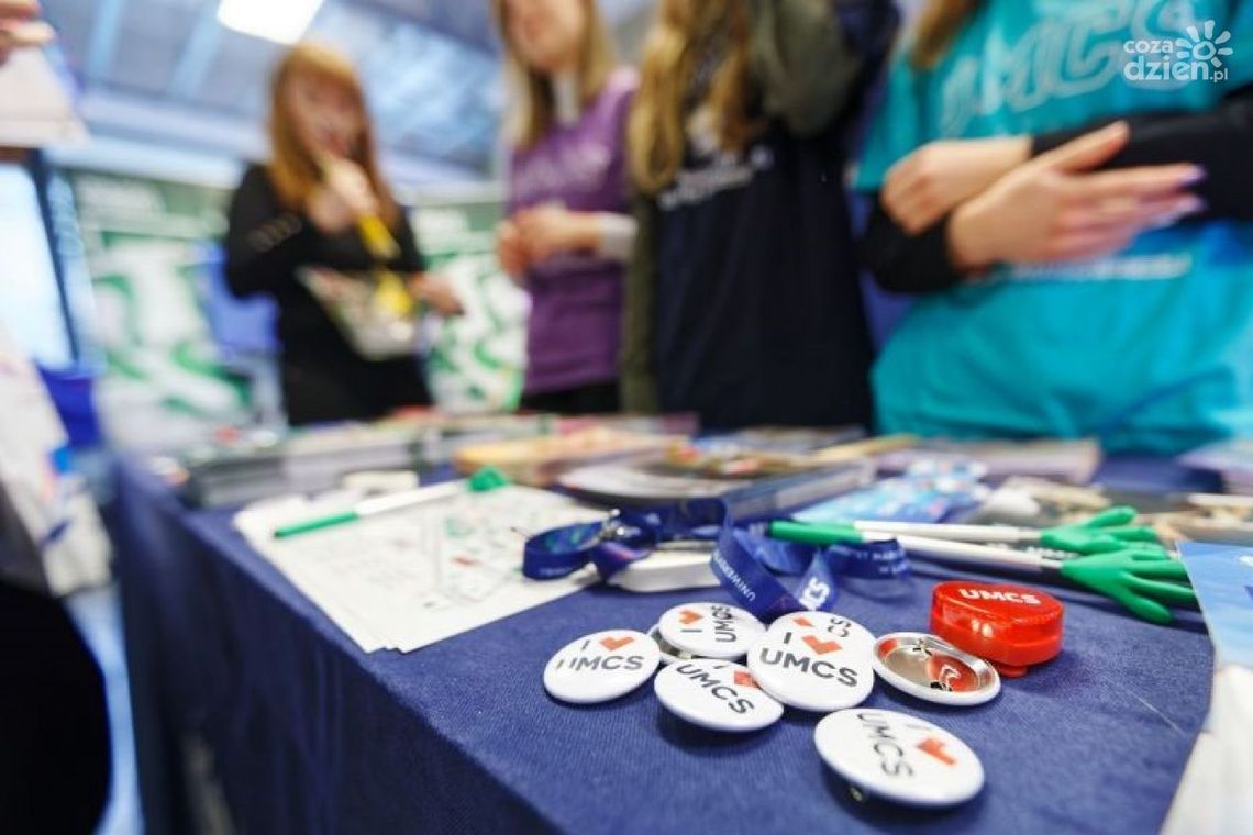 UMCS z Lublina na Targach Edukacji i Biznesu w Starachowicach UMCS z Lublina na Targach Edukacji i Biznesu w Starachowicach