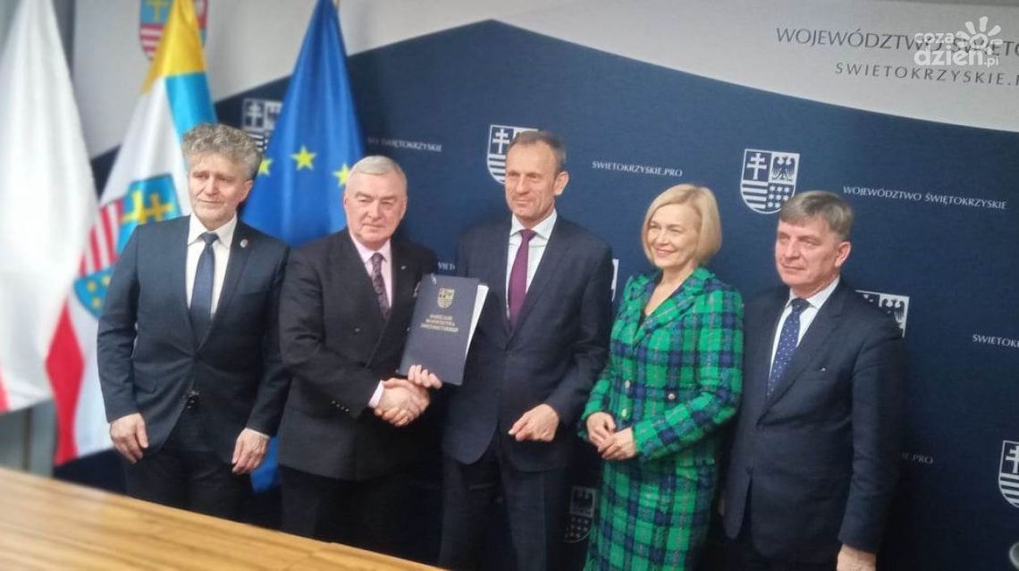 Umowa na poprawę efektywności energetycznej szkoły w Piekoszowie Umowa na poprawę efektywności energetycznej szkoły w Piekoszowie