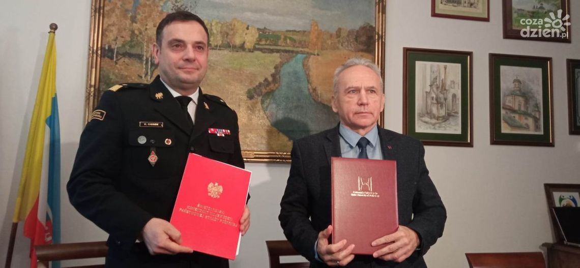 Umowa o współpracy między Politechniką Świętokrzyską a Państwową Strażą Pożarną w Kielcach Umowa o współpracy między Politechniką Świętokrzyską a Państwową Strażą Pożarną w Kielcach