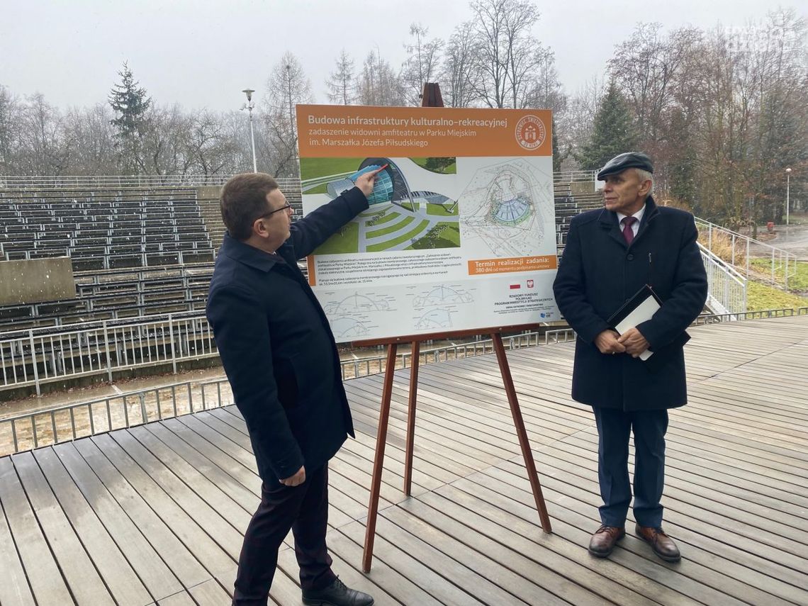 Upał czy ulewa nie odstraszy już publiczności. Amfiteatr będzie zadaszony Upał czy ulewa nie odstraszy już publiczności. Amfiteatr będzie zadaszony