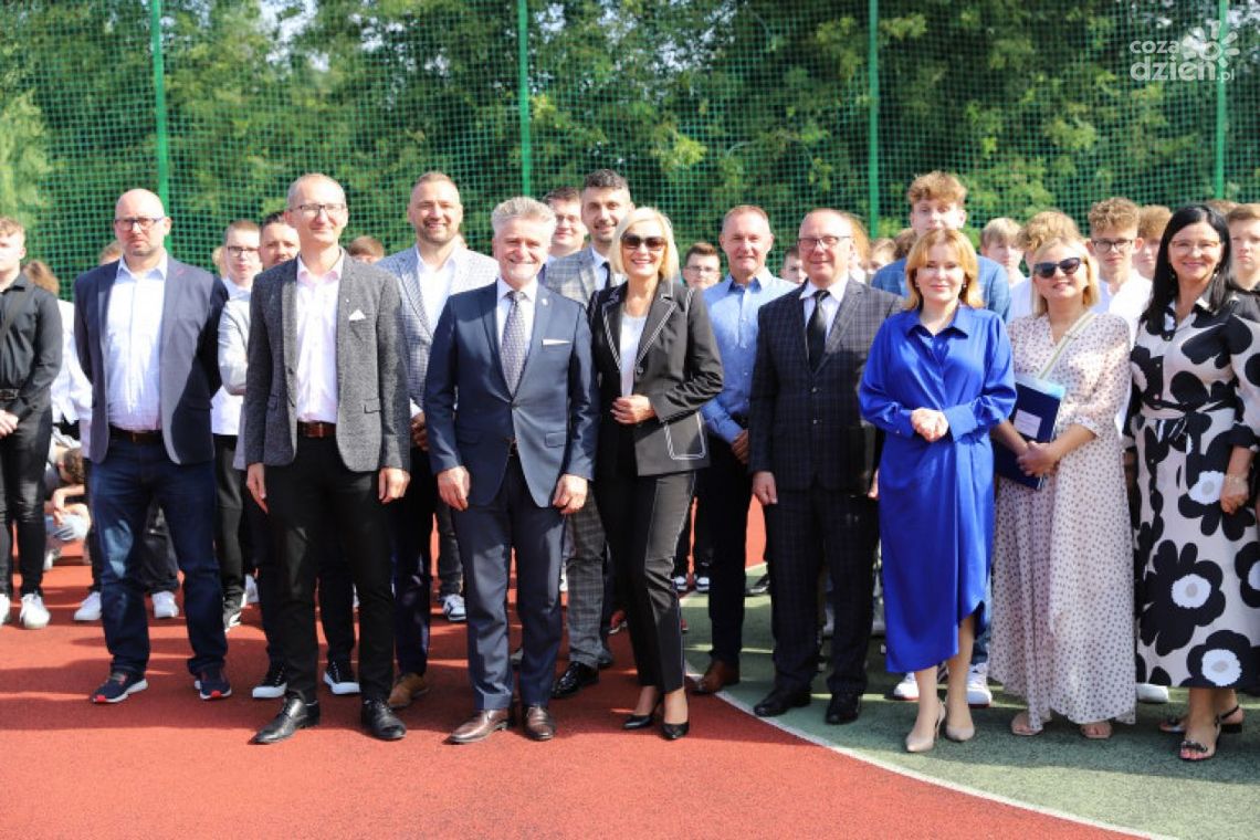 Uroczysta inauguracja roku szkolnego w Zespole Szkół Elektrycznych w Kielcach Uroczysta inauguracja roku szkolnego w Zespole Szkół Elektrycznych w Kielcach