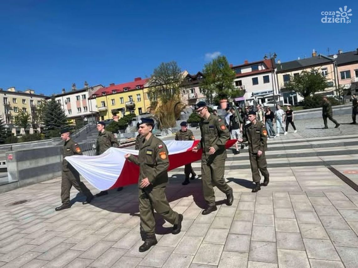 Uroczyste ślubowanie uczniów klas mundurowych ostrowieckiego ZDZ Uroczyste ślubowanie uczniów klas mundurowych ostrowieckiego ZDZ