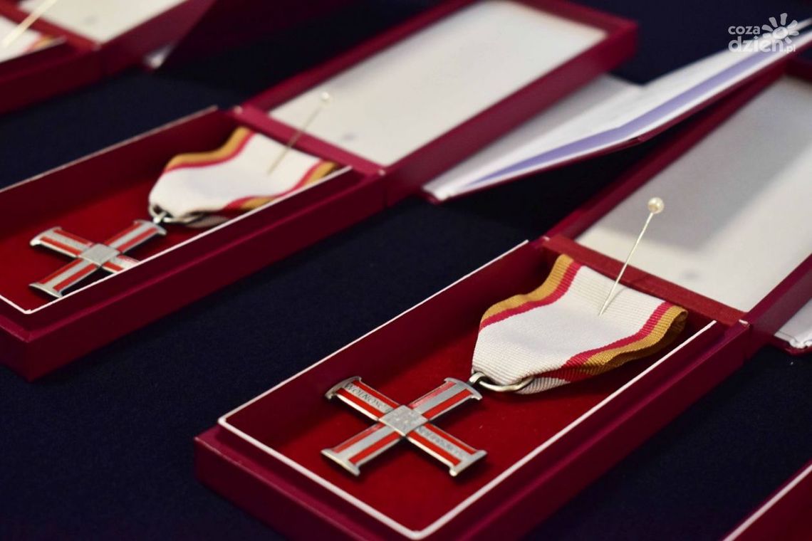 Uroczystość wręczenia odznaczenia Krzyż Wolności i Solidarności w Kielcach