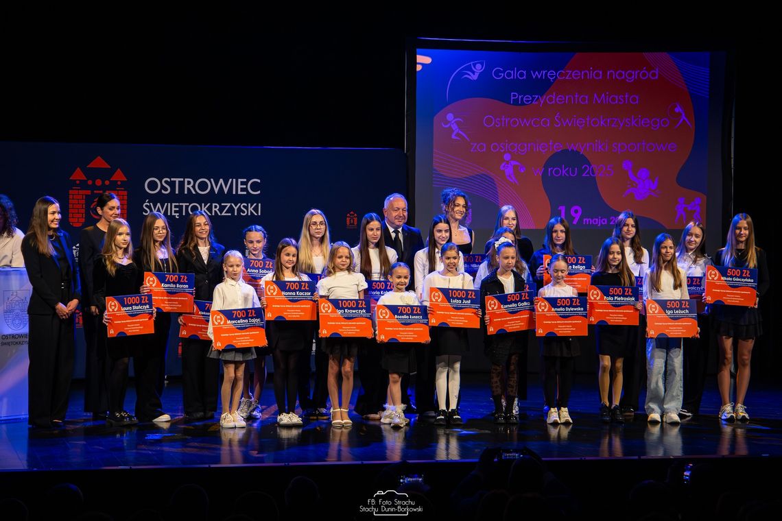 Utalentowani sportowcy z Ostrowca otrzymali stypendia Utalentowani sportowcy z Ostrowca otrzymali stypendia