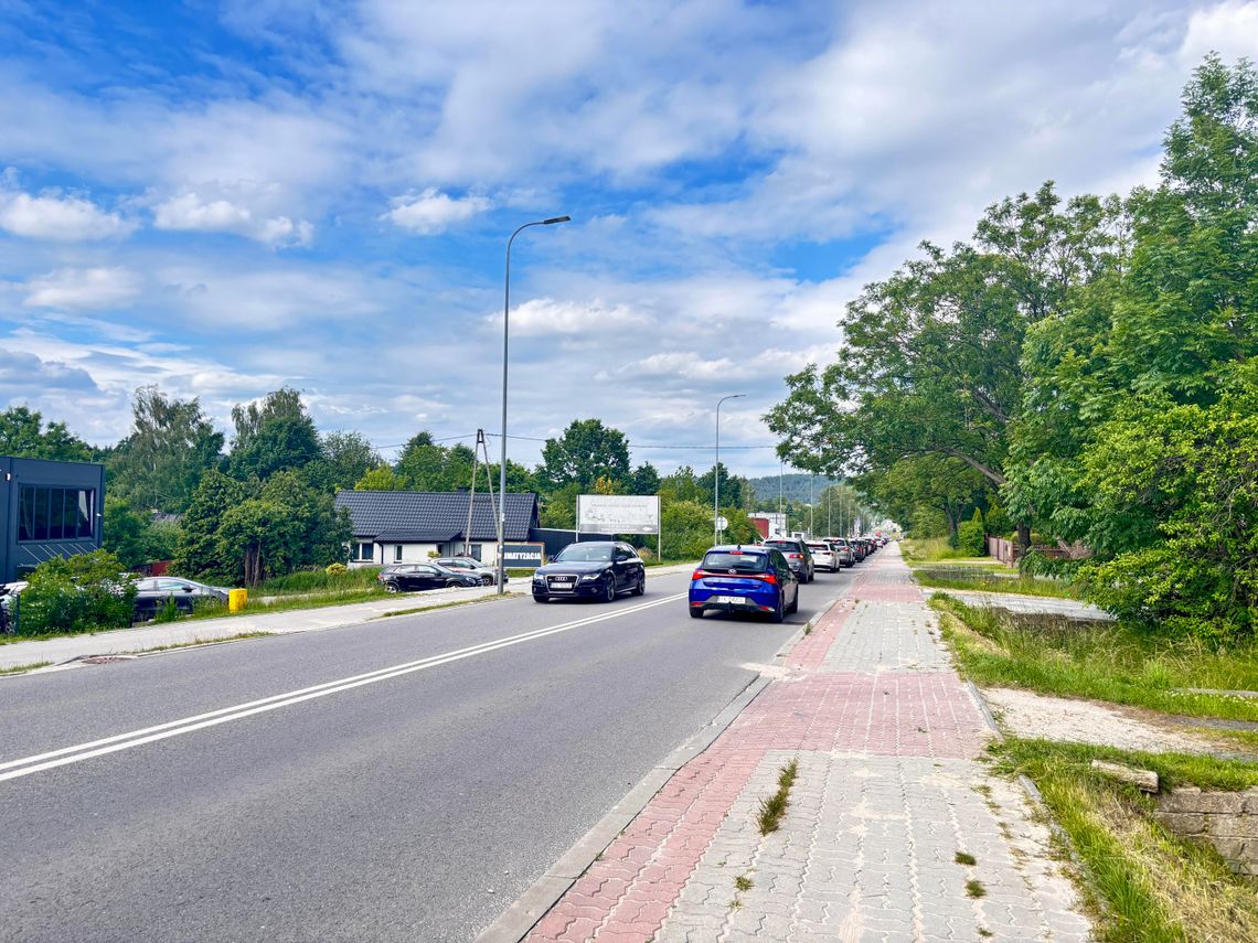 Utrudnienia na ul. Warszawskiej w Kielcach. Rusza budowa kanalizacji sanitarnej Utrudnienia na ul. Warszawskiej w Kielcach. Rusza budowa kanalizacji sanitarnej