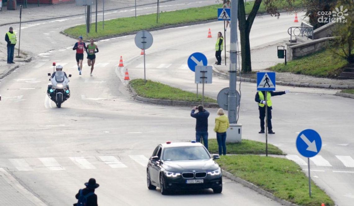Utrudnienia w ruchu w związku z Ostrowieckimi Biegami Niepodległości 2021