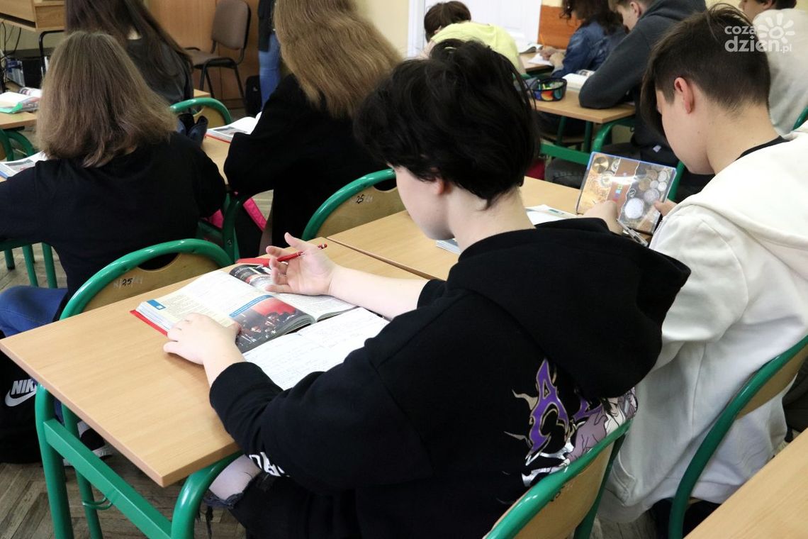 Uwaga ósmoklasiści. Rekrutacja do szkół ponadpodstawowych rozpocznie się 15 maja Uwaga ósmoklasiści. Rekrutacja do szkół ponadpodstawowych rozpocznie się 15 maja