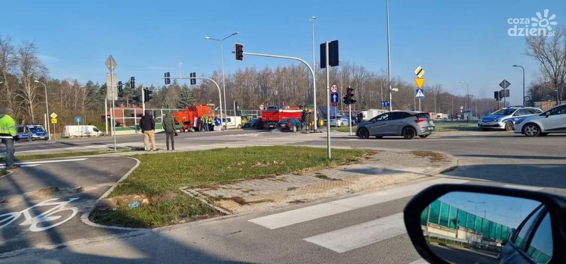 Uwaga! Rolnicy zablokowali wjazdy do Kielc. Są ogromne utrudnienia