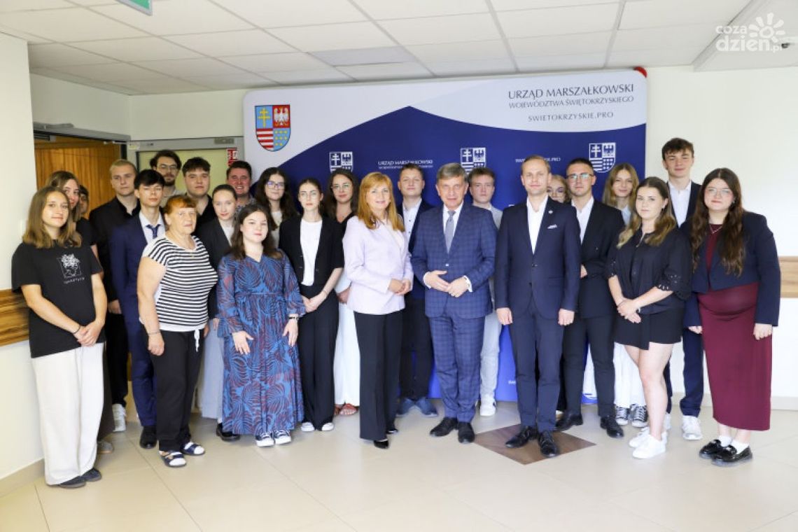 VII sesja Młodzieżowego Sejmiku Województwa Świętokrzyskiego: współpraca międzypokoleniowa i nowe inicjatywy