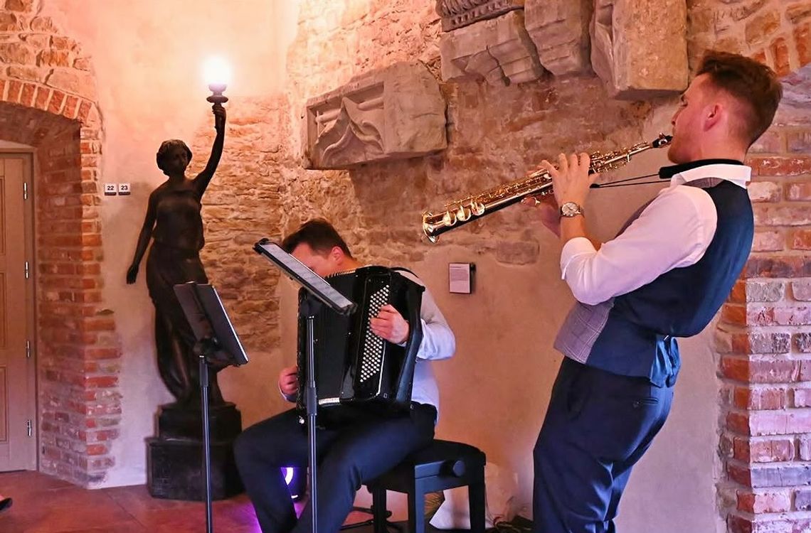 Vivaldi na akordonie i saksofonie na ćmielowskim zamku