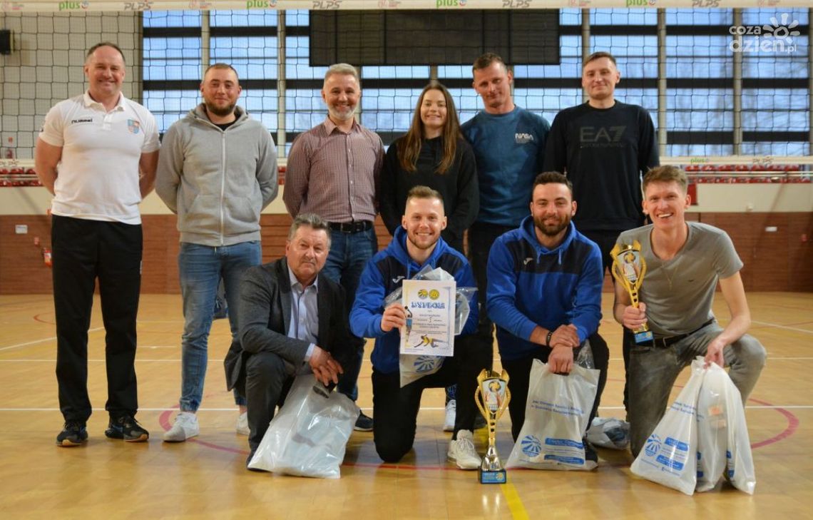 Volley Waśniów zwyciężyli w siatkarskim turnieju w Hali KSZO
Volley Waśniów zwyciężyli w siatkarskim turnieju w Hali KSZO