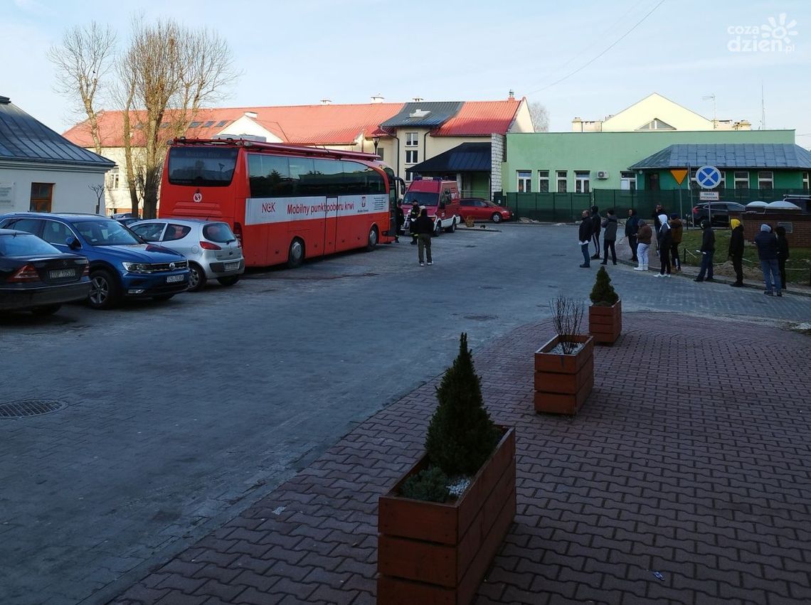 W 3 godziny zgromadzono 16 litrów krwi W 3 godziny zgromadzono 16 litrów krwi