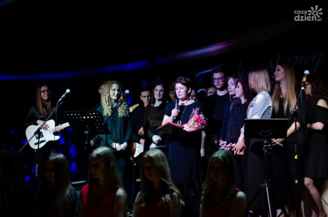 W "Bartoszu" dorastają do marzeń. Uczniowie i absolwenci na jednej scenie