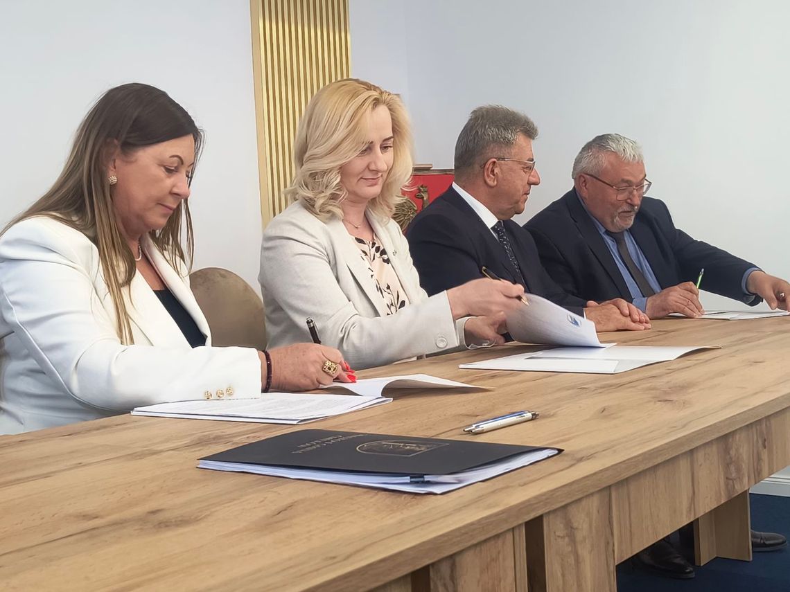 W Ćmielowie podpisano ważna umowę. Dzięki tej inwestycji ulewne deszcze nie będą straszne