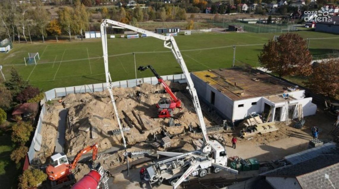 W Daleszycach powstaje nowoczesny kompleks sportowo-kulturalny W Daleszycach powstaje nowoczesny kompleks sportowo-kulturalny