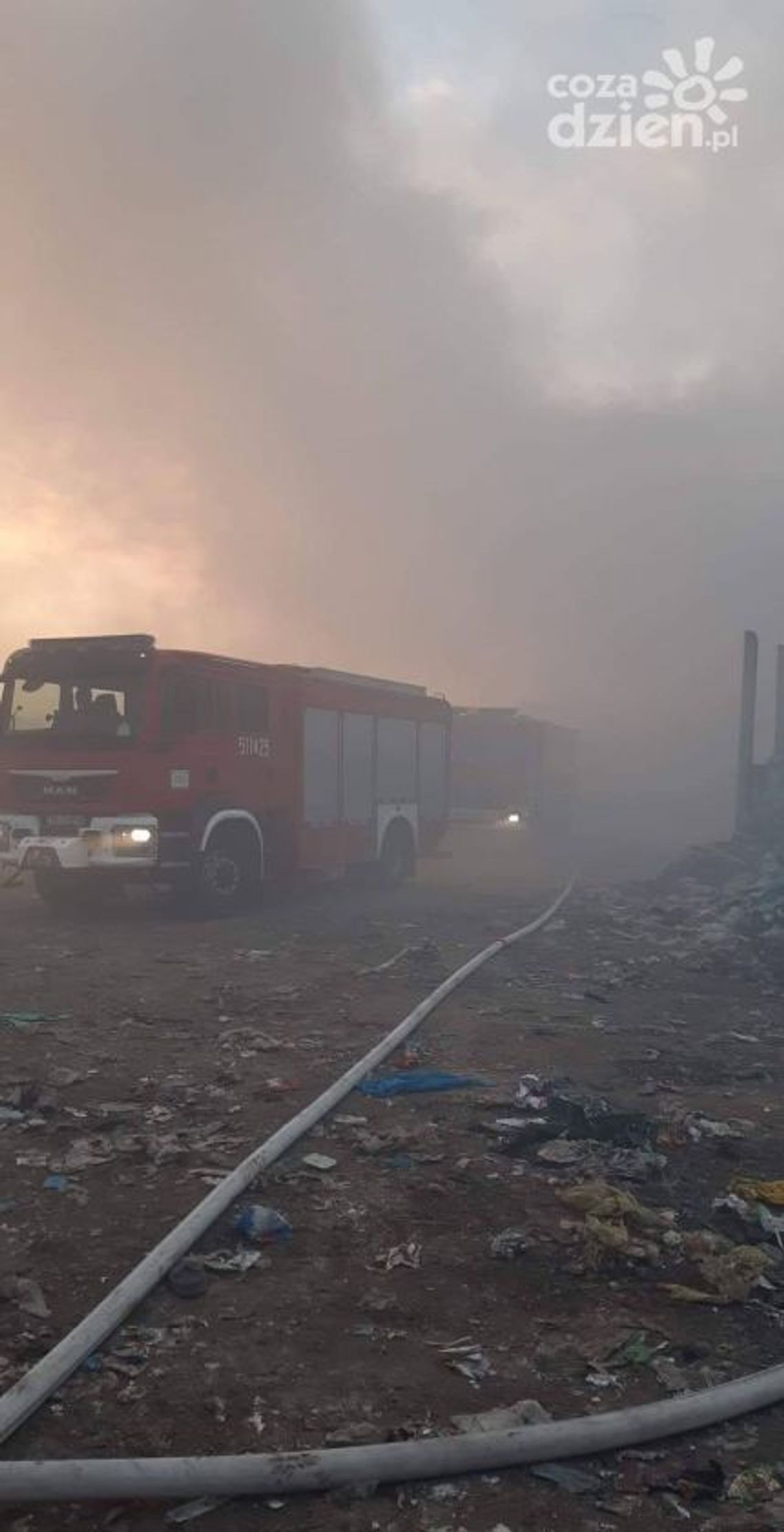 W Fałkowie zapaliła się hałda śmieci W Fałkowie zapaliła się hałda śmieci