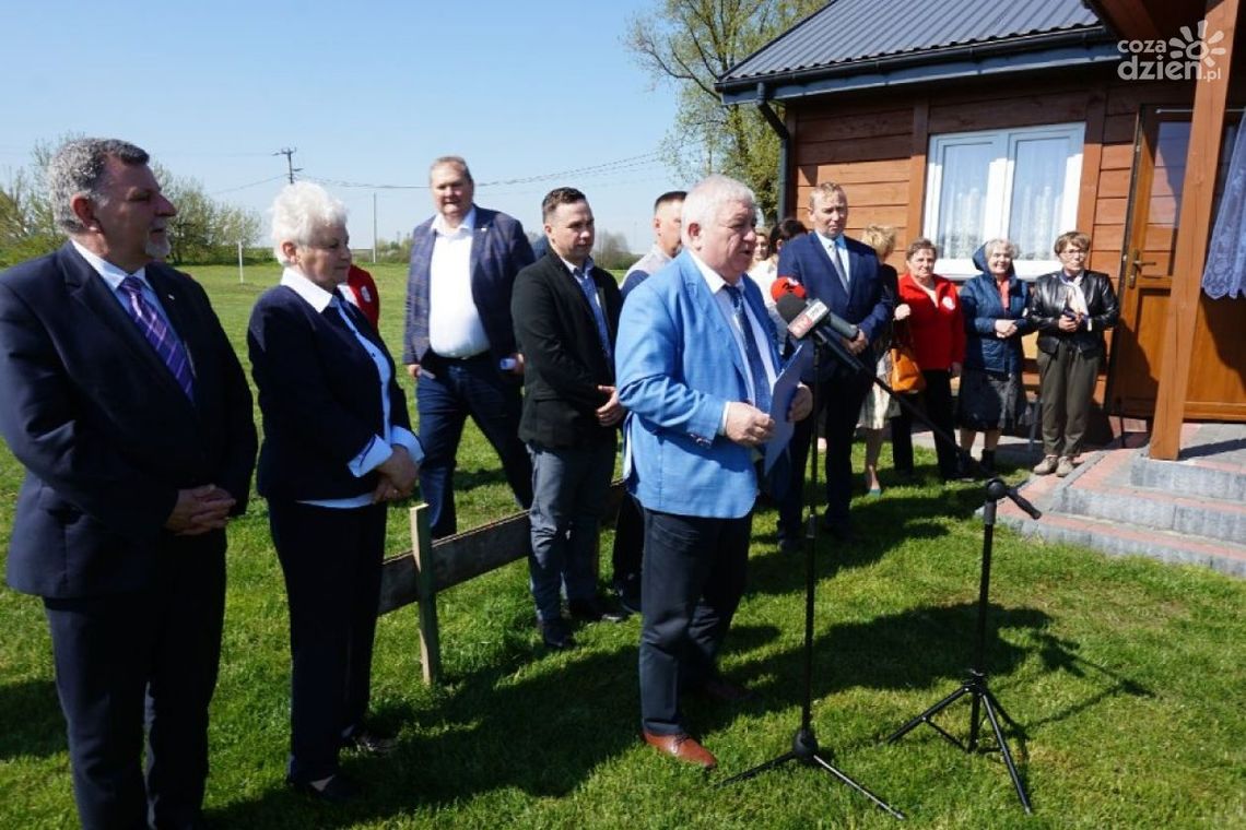 W gminie Ożarów będą nowe drogi a wiejskie świetlice będą rozbudowane W gminie Ożarów będą nowe drogi a wiejskie świetlice będą rozbudowane