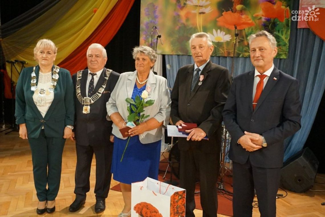 W gminie Ożarów nie brakuje par na medal W gminie Ożarów nie brakuje par na medal