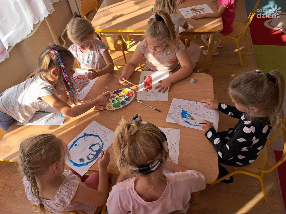 W "Janinkowym" przedszkolu tworzą swoją maskotkę W "Janinkowym" przedszkolu tworzą swoją maskotkę