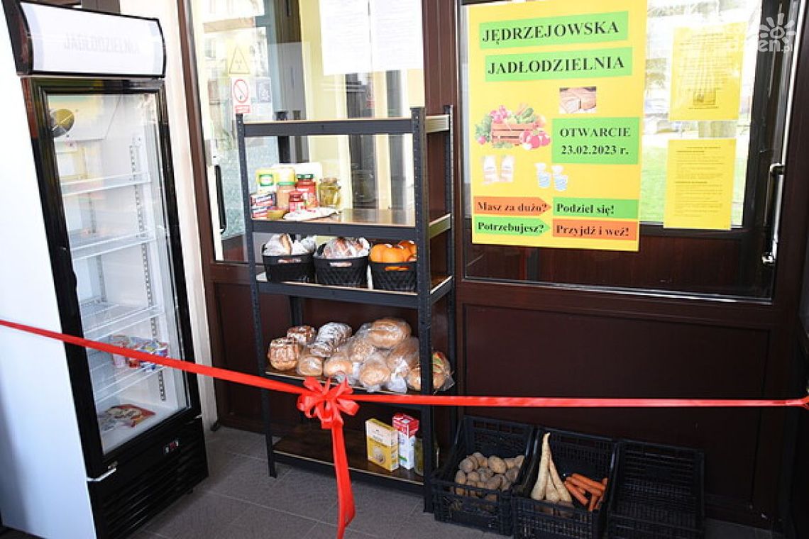 W jędrzejowskim Ośrodku Pomocy Społecznej została uruchomiona „Jadłodzielnia” W jędrzejowskim Ośrodku Pomocy Społecznej została uruchomiona „Jadłodzielnia”