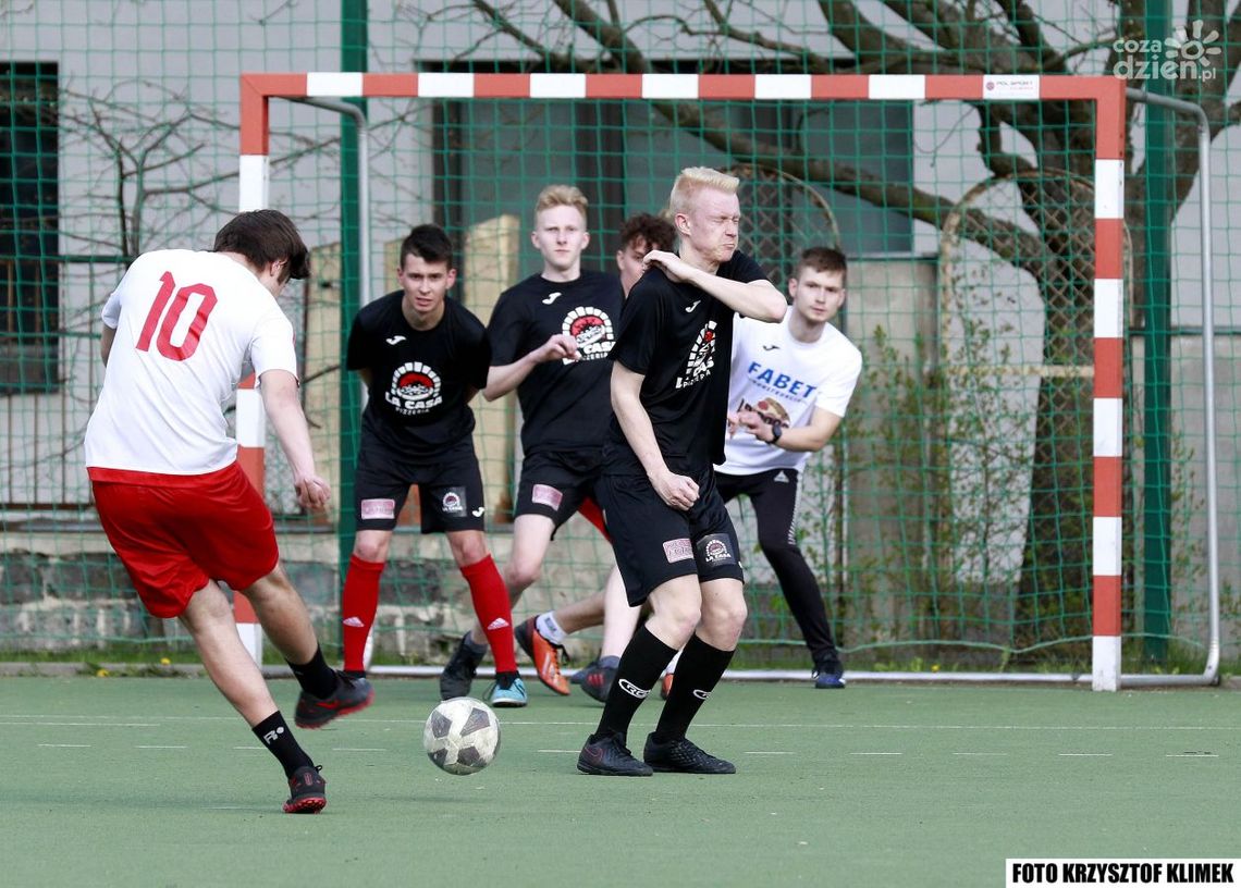 W Kielcach odbył się charytatywny turniej piłkarski. Zagrali dla Bartka. W Kielcach odbył się charytatywny turniej piłkarski. Zagrali dla Bartka.