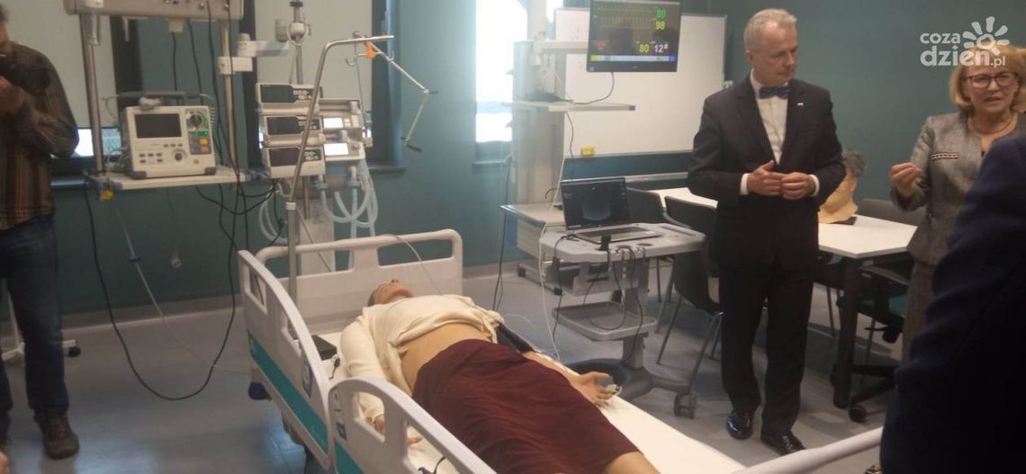 W kieleckim Collegium Medicum otwarto symulacyjne sale szpitalne W kieleckim Collegium Medicum otwarto symulacyjne sale szpitalne