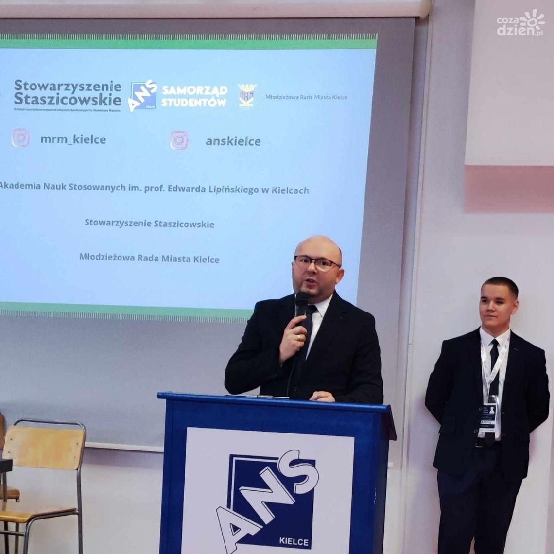 W. Krasa: Jesteśmy jedyną uczelnią w Polsce, która oferuje kształcenie na poziomie I i II  stopnia w zakresie zarządzania i coachingu