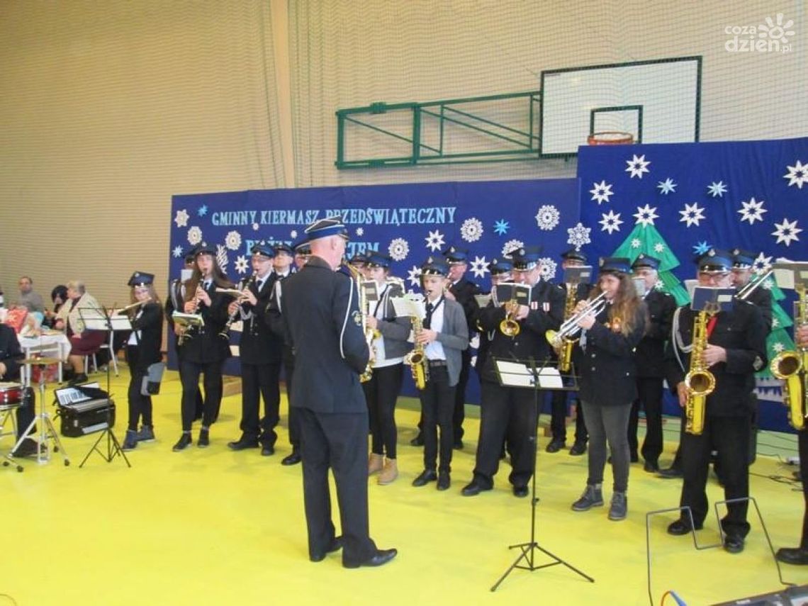 W Kunowie przedświąteczny jarmark z muzycznymi akcentami W Kunowie przedświąteczny jarmark z muzycznymi akcentami