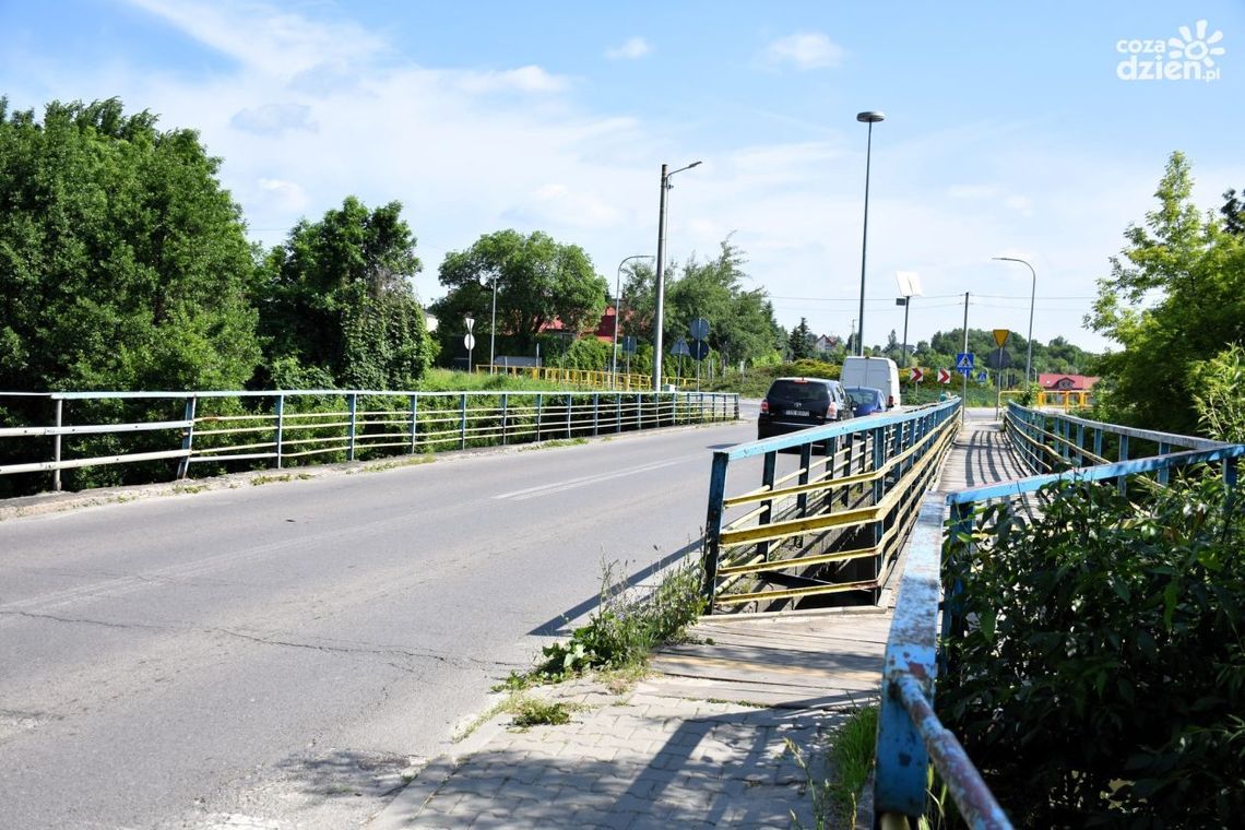 W Kunowie zamknięty ważny odcinek ul. Warszawskiej W Kunowie zamknięty ważny odcinek ul. Warszawskiej