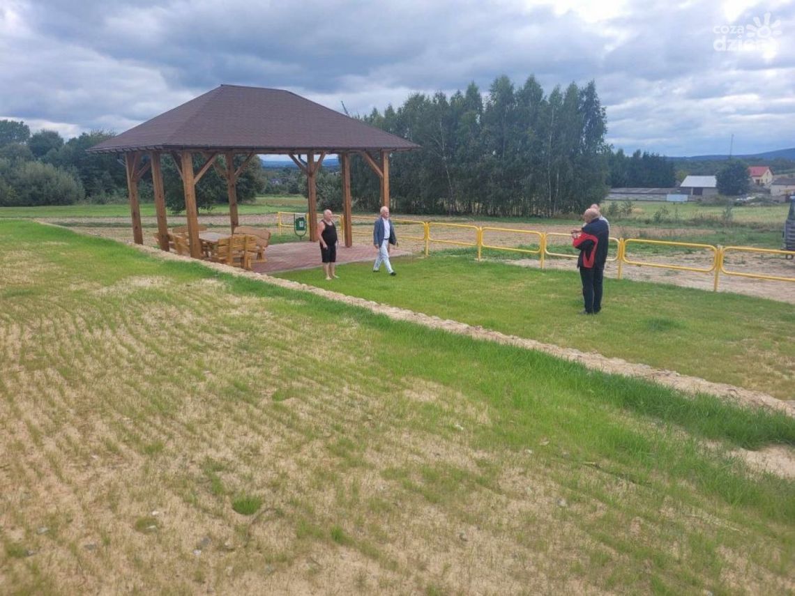 W Mąchocicach Kapitulnych powstał plac rekreacyjny W Mąchocicach Kapitulnych powstał plac rekreacyjny