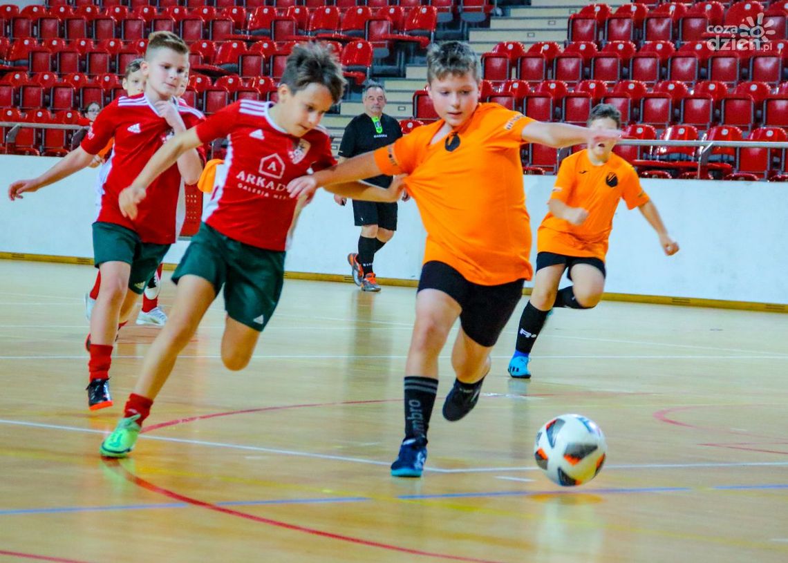 W niedzielę na hali KSZO Ogólnopolski Turniej Piłkarski W niedzielę na hali KSZO Ogólnopolski Turniej Piłkarski