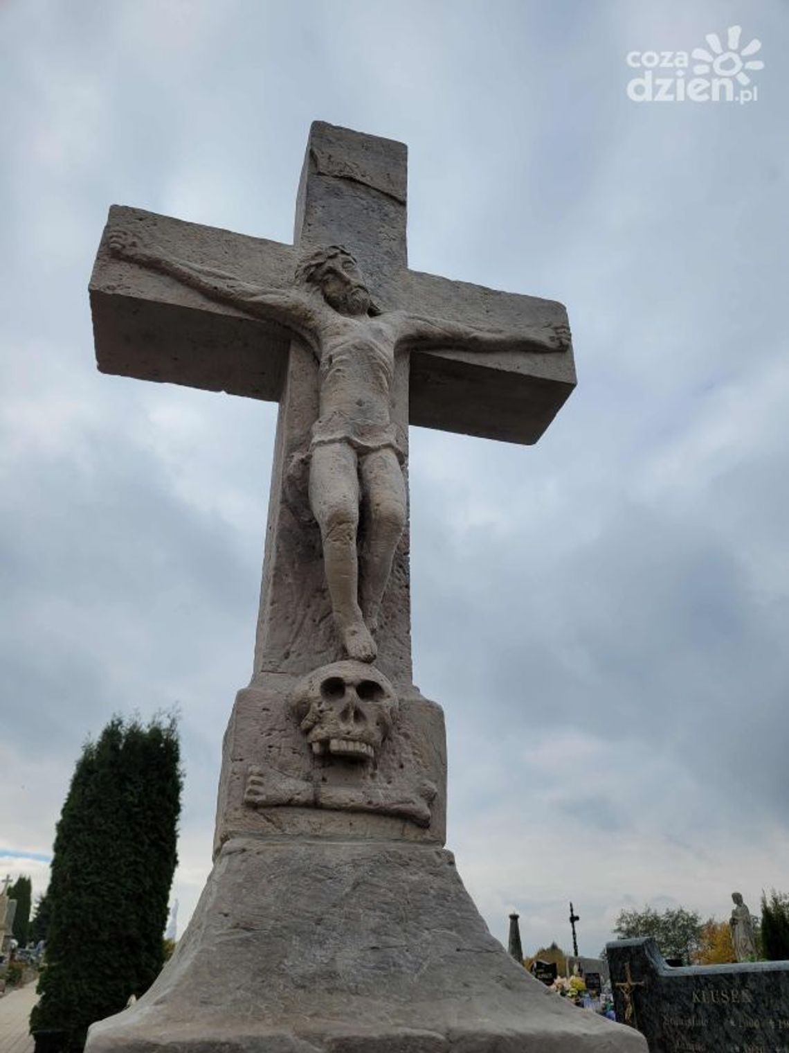 W Opatowie będą zbierać fundusze na ratowanie cmentarnych nagrobków W Opatowie będą zbierać fundusze na ratowanie cmentarnych nagrobków