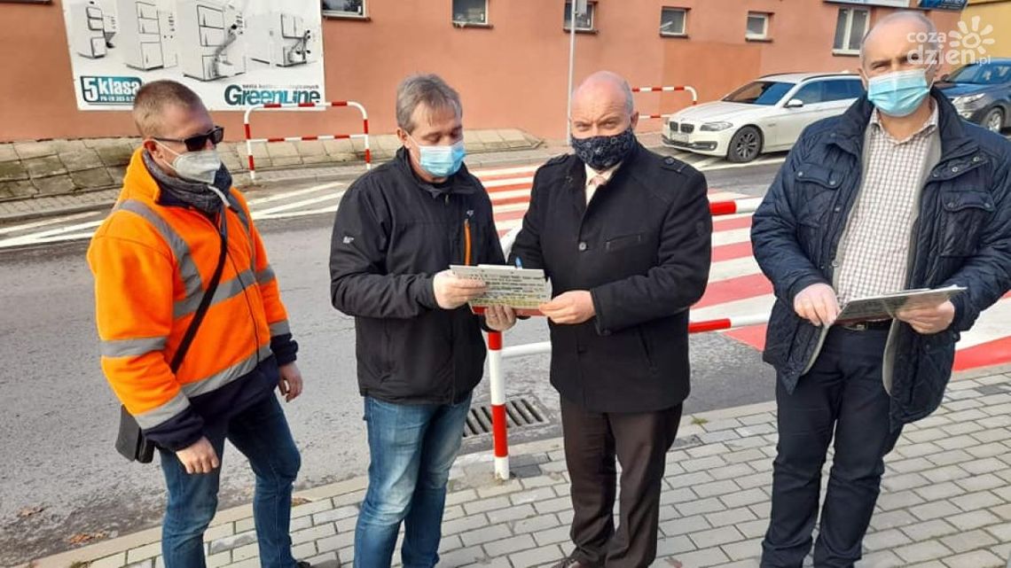 W Opatowie bezpieczniej na przejściach dla pieszych W Opatowie bezpieczniej na przejściach dla pieszych