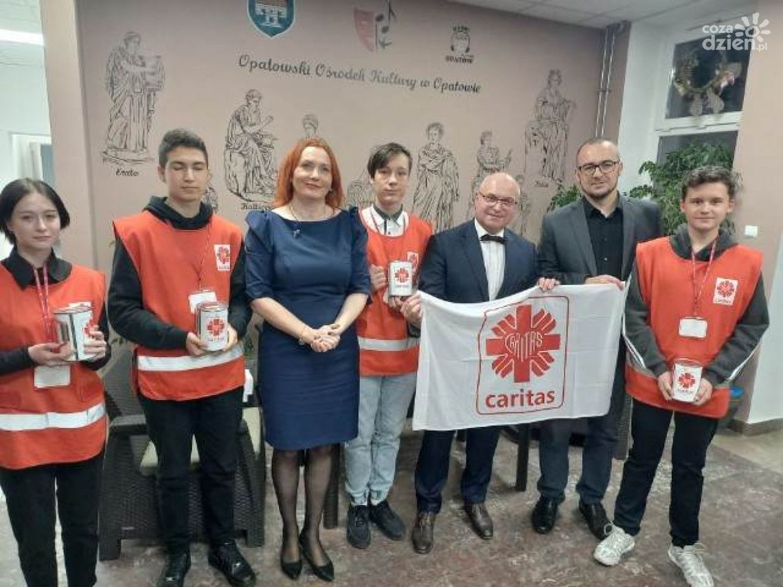 W Opatowie zbierali dla pogorzelców z Nieskurzowa W Opatowie zbierali dla pogorzelców z Nieskurzowa