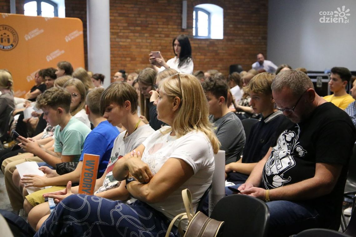 W Ostrowcu już można zgłaszać kandydatów do młodzieżowego samorządu W Ostrowcu już można zgłaszać kandydatów do młodzieżowego samorządu