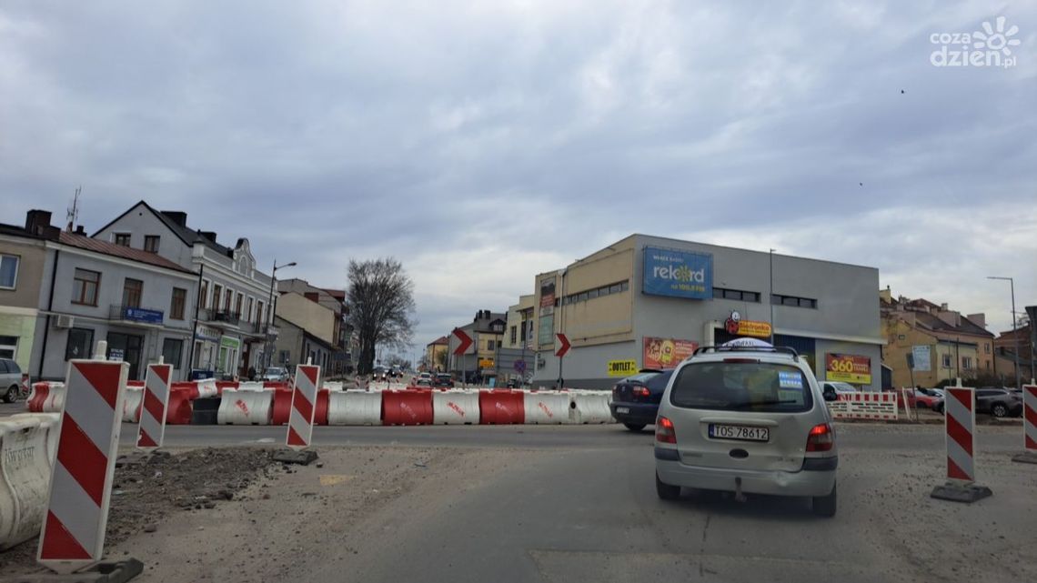 W Ostrowcu kolejne zmiany w organizacji ruchu na drodze 754 W Ostrowcu kolejne zmiany w organizacji ruchu na drodze 754