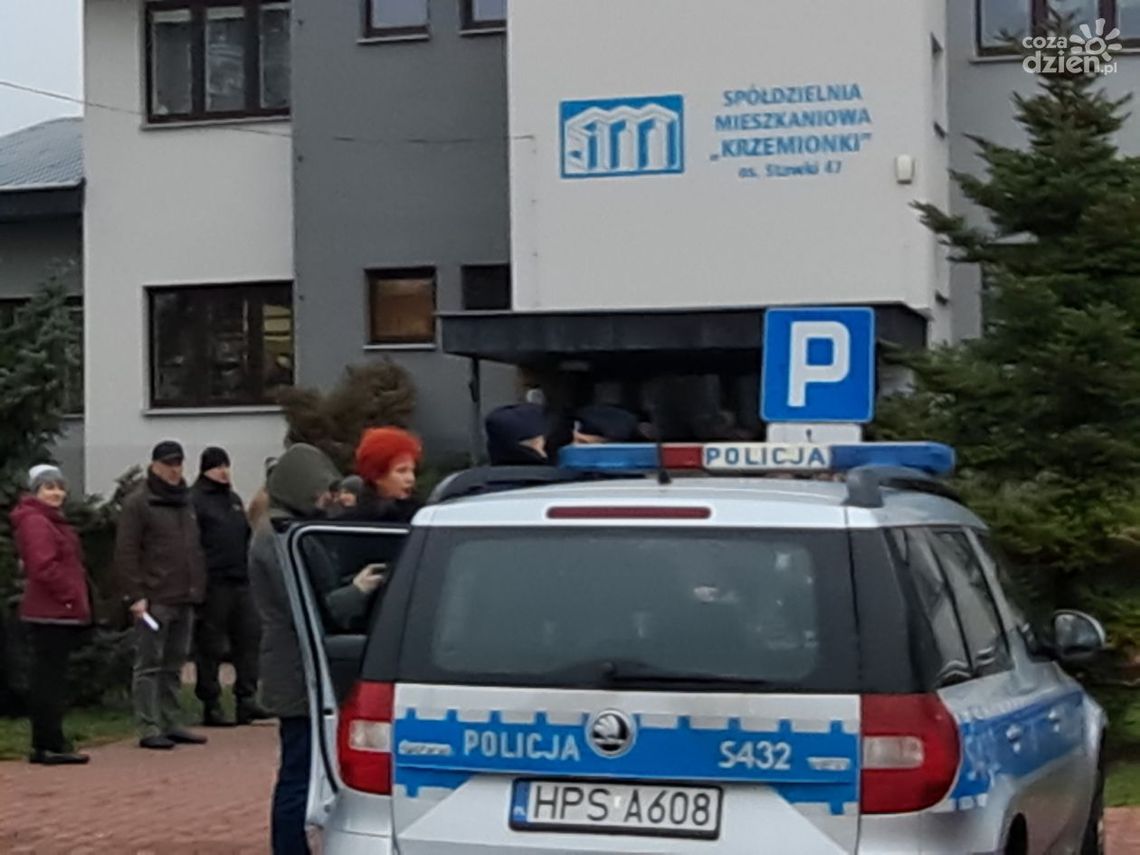 W Ostrowcu mieszkańcy SM Krzemionki przejęli  władzę