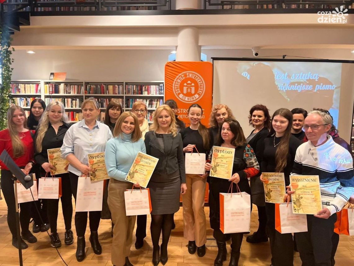 W Ostrowcu promują  umiejętność  odręcznego pisania 