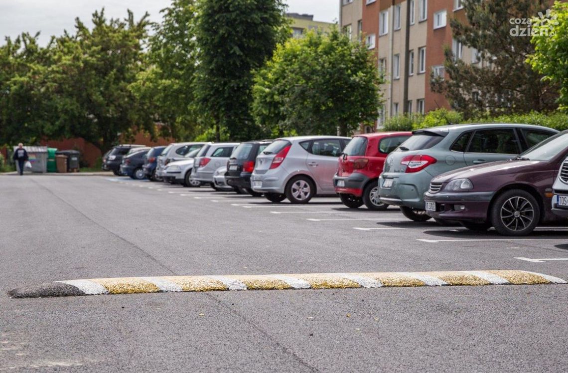 W Ostrowcu przybywa miejsc parkingowych W Ostrowcu przybywa miejsc parkingowych