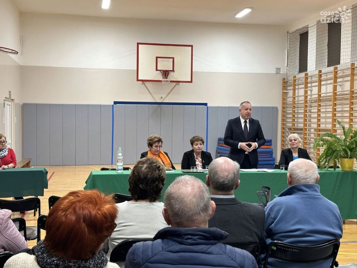 W Ostrowcu Rady Osiedla przedstawiają mieszkańcom efekty swoich prac W Ostrowcu Rady Osiedla przedstawiają mieszkańcom efekty swoich prac