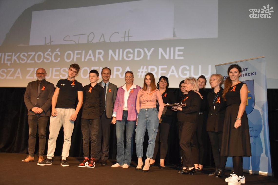 W Ostrowcu zainaugurowano kampanię pomarańczowej wstążki W Ostrowcu zainaugurowano kampanię pomarańczowej wstążki