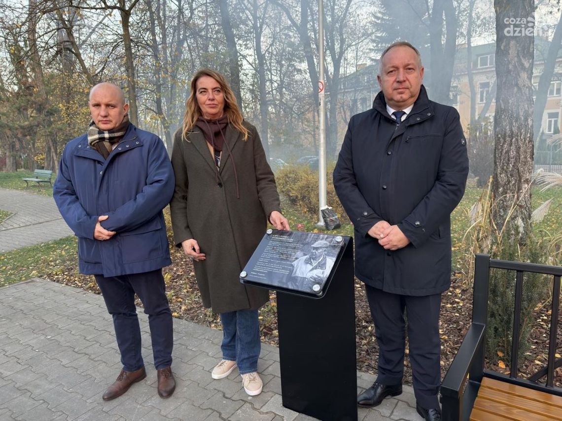 W Parku Fabrycznym odsłonięto ławeczkę pamięci Włodzimierza Sajdy W Parku Fabrycznym odsłonięto ławeczkę pamięci Włodzimierza Sajdy