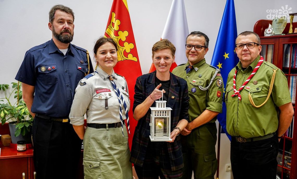 W ratuszu zapłonęło Betlejemskie Światło Pokoju W ratuszu zapłonęło Betlejemskie Światło Pokoju