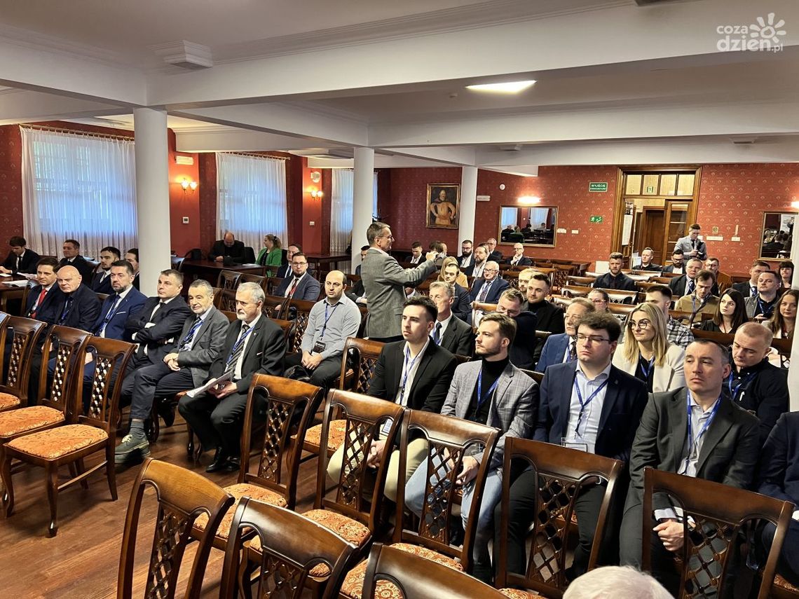 W Sandomierzu debatują o tym, jak zwiększyć bezpieczeństwo w aucie W Sandomierzu debatują o tym, jak zwiększyć bezpieczeństwo w aucie