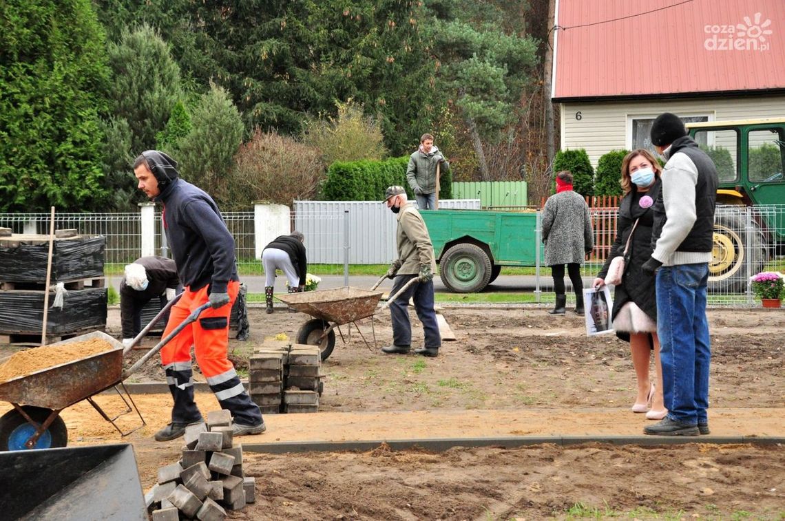 W Smykowie-Podgrodziu powstaje plac rekreacji W Smykowie-Podgrodziu powstaje plac rekreacji