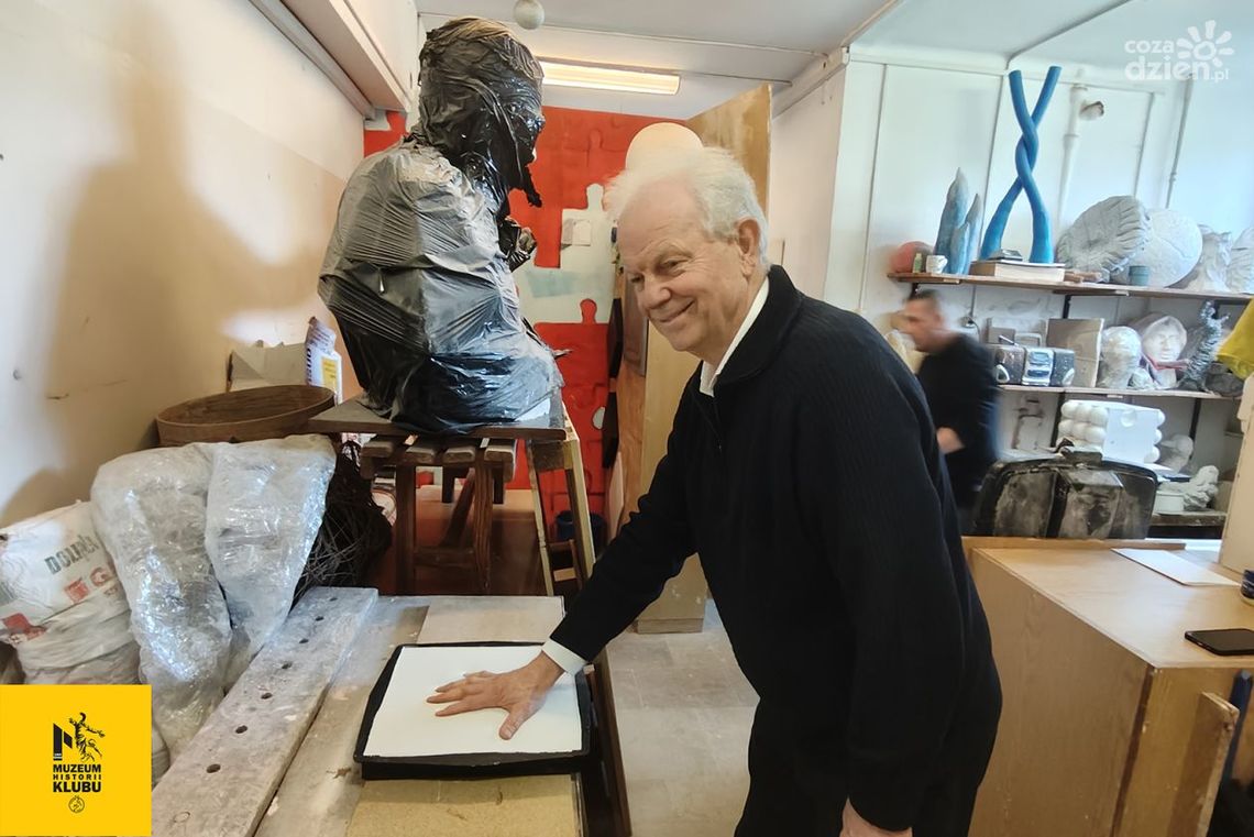 W sobotę (5.10) otwarcie galerii odcisków dłoni zasłużonych zawodników W sobotę (5.10) otwarcie galerii odcisków dłoni zasłużonych zawodników