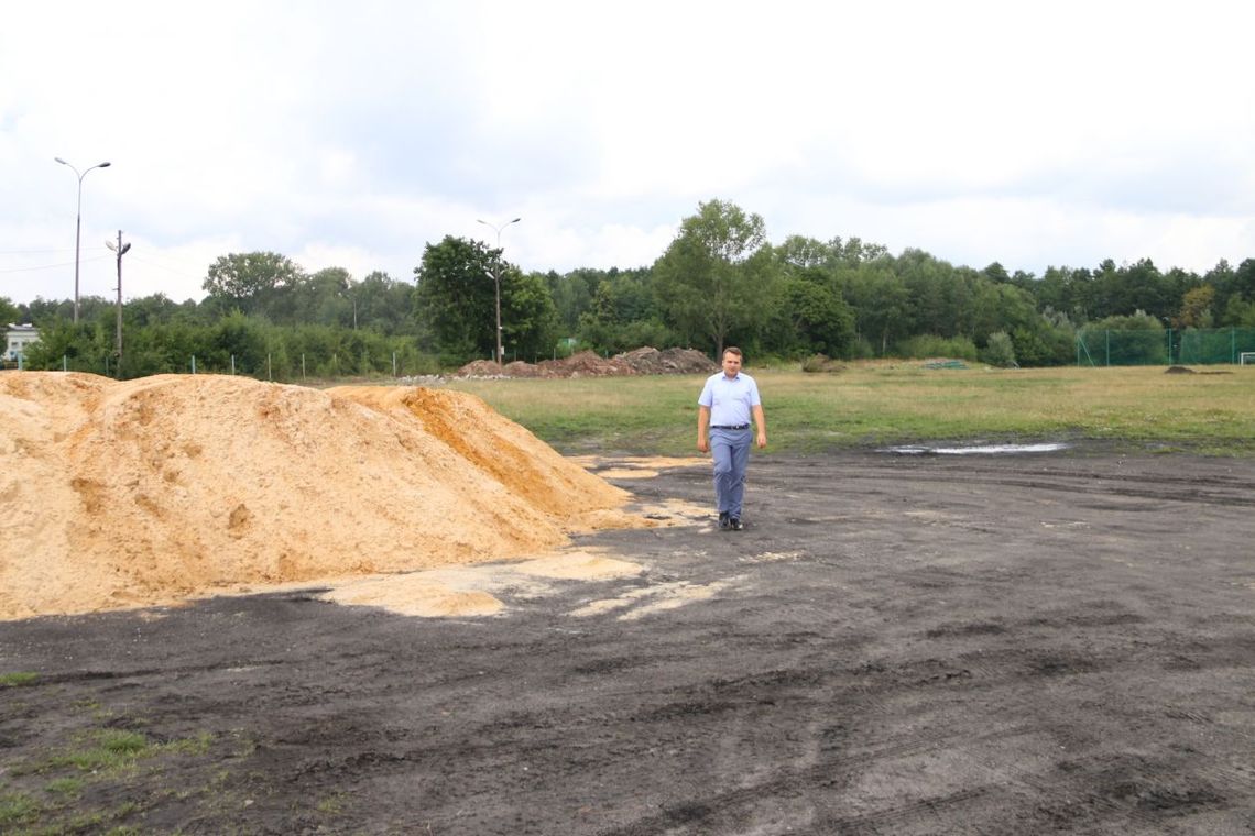 W Starachowicach budują nowe boisko